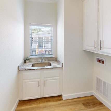 St Armands 2024 Laundry